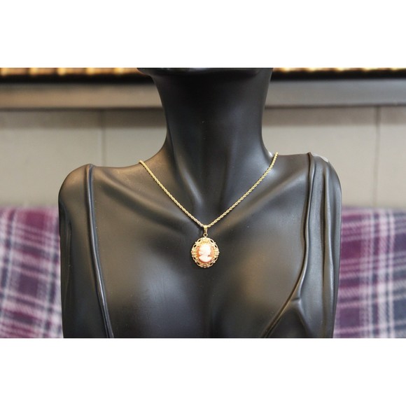Gold-tone Pink and White Cameo Pendant Necklace - Picture 7 of 10
